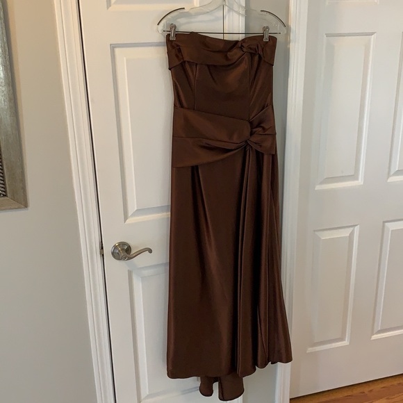 Gown - Picture 2 of 3